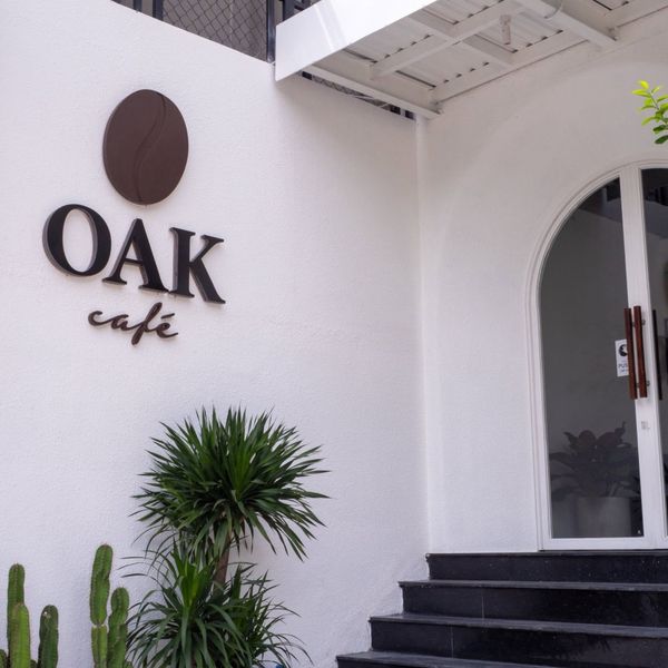 Loa treo tường không dây, phát nhạc nền cho OAK café, TP.HCM, loa được thiết kế riêng cho quán, bật lớn không tạp âm, miễn phí công lắp đặt, bảo hành dài hạn 5 năm
