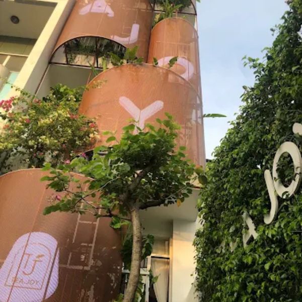 Loa treo tường phát nhạc nền cho Tea.Joy Station 12 Lê Văn Sỹ, TP.HCM, loa được thiết kế riêng cho quán, bật lớn không tạp âm, miễn phí công lắp đặt, bảo hành dài hạn 5 năm