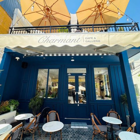 Loa treo tường không dây, phát nhạc nền cho Charmant Cafe & Gallerie, Nha Trang, loa được thiết kế riêng cho quán, bật lớn không tạp âm, miễn phí công lắp đặt, bảo hành dài hạn 5 năm
