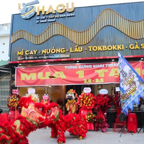 Loa treo tường không dây, phát nhạc nền cho Mì Cay Hagu Hoài Nhơn Đông, Gia Lai, loa được thiết kế riêng cho quán, bật lớn không tạp âm, miễn phí công lắp đặt, bảo hành dài hạn 5 năm