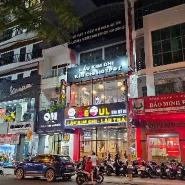 Loa âm trần phát nhạc nền cho nhà hàng Mì Cay SEOUL Nha Trang, loa được thiết kế riêng cho quán, bật lớn không tạp âm, miễn phí công lắp đặt, bảo hành dài hạn 5 năm