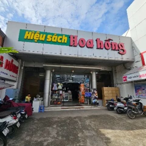 Loa âm trần thông báo, phát nhạc nền cho Hiệu Sách Hoa Hồng, TP.HCM, loa được thiết kế riêng cho quán, bật lớn không tạp âm, miễn phí công lắp đặt, bảo hành dài hạn 5 năm
