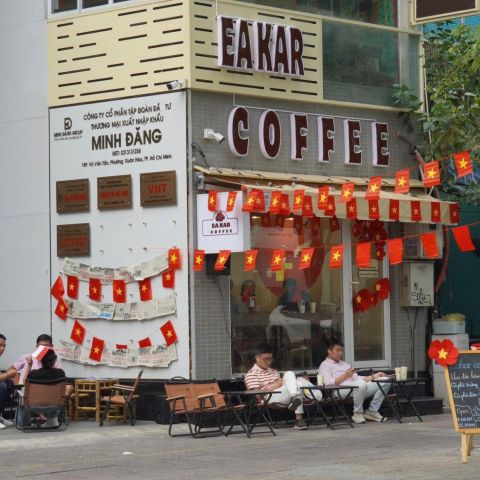 Loa treo tường không dây, phát nhạc nền cho Eakar Coffee, TP.HCM, loa được thiết kế riêng cho quán, bật lớn không tạp âm, miễn phí công lắp đặt, bảo hành dài hạn 5 năm