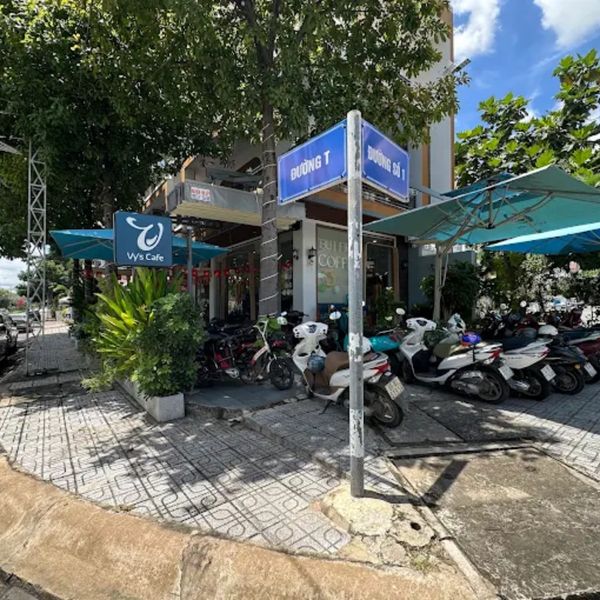 Loa treo tường phát nhạc nền cho Vy's Cafe, T. Bình Dương, loa được thiết kế riêng cho quán, bật lớn không tạp âm, miễn phí công lắp đặt, bảo hành dài hạn 5 năm