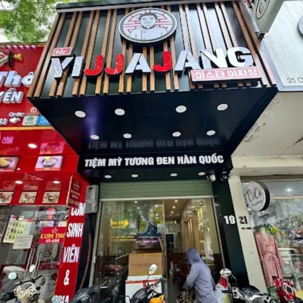 Loa treo tường phát nhạc nền cho Mr.Yi Jjajang- Tiệm Mì Tương Đen Hàn Quốc, loa được thiết kế riêng cho quán, bật lớn không tạp âm, miễn phí công lắp đặt, bảo hành dài hạn 5 năm