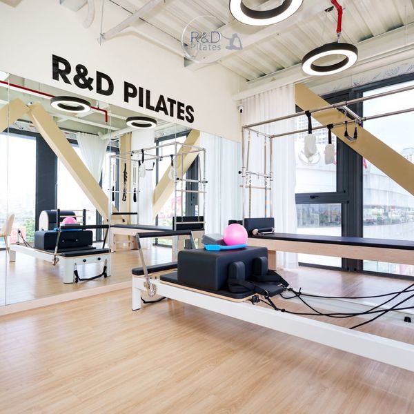 Loa treo tường phát nhạc nền cho R&D Pilates,TP.HCM, loa được thiết kế riêng cho quán, bật lớn không tạp âm, miễn phí công lắp đặt, bảo hành dài hạn 5 năm