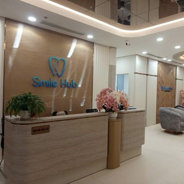Loa âm trần phát nhạc nền cho nha khoa SmileHub, TP. Hà Nội, loa được thiết kế riêng cho quán, bật lớn không tạp âm, miễn phí công lắp đặt, bảo hành dài hạn 5 năm