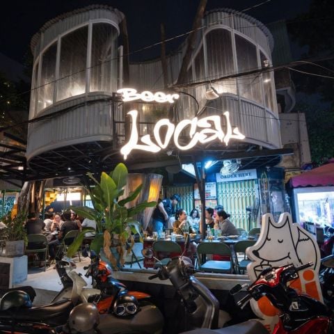 Loa treo tường phát nhạc nền cho nhà hàng Local An Nhau, TP.HCM, loa được thiết kế riêng cho quán, bật lớn không tạp âm, miễn phí công lắp đặt, bảo hành dài hạn 5 năm