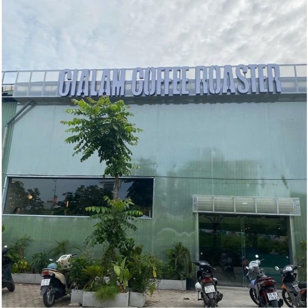 Loa treo tường phát nhạc nền cho quán GIA LAM Coffee Roaster, Hà Nội, loa được thiết kế riêng cho quán, bật lớn không tạp âm, miễn phí công lắp đặt, bảo hành dài hạn 5 năm