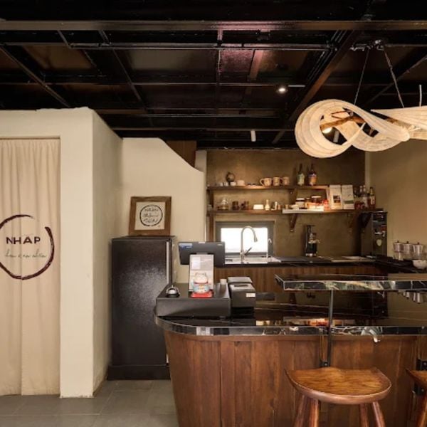 Loa treo tường phát nhạc nền cho Hạt Lành Tea & Coffee, TP. Hà Nội, loa được thiết kế riêng cho quán, bật lớn không tạp âm, miễn phí công lắp đặt, bảo hành dài hạn 5 năm