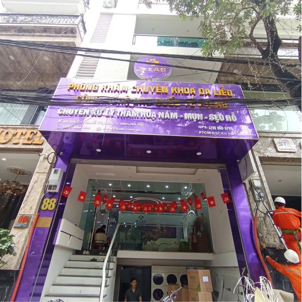 Loa âm trần phát nhạc nền cho Phòng Khám Chuyên Khoa Thẩm Mỹ P:LAB, loa được thiết kế riêng cho quán, bật lớn không tạp âm, miễn phí công lắp đặt, bảo hành dài hạn 5 năm