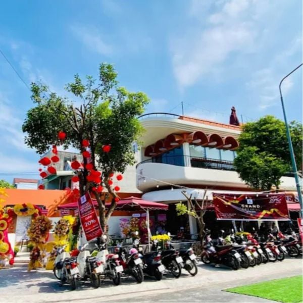Loa treo tường phát nhạc nền cho Coffee Destiny, loa được thiết kế riêng cho quán, bật lớn không tạp âm, miễn phí công lắp đặt, bảo hành dài hạn 5 năm