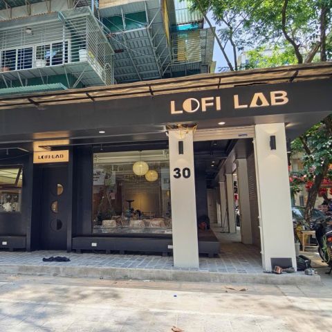 Loa treo tường phát nhạc nền cho quán Lofi Lab, Hà Nội, loa được thiết kế riêng cho quán, bật lớn không tạp âm, miễn phí công lắp đặt, bảo hành dài hạn 5 năm