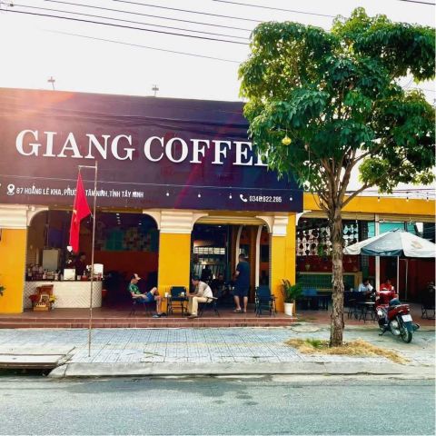 Loa treo tường phát nhạc nền cho quán Giang Coffee, Tây Ninh, loa được thiết kế riêng cho quán, bật lớn không tạp âm, miễn phí công lắp đặt, bảo hành dài hạn 5 năm