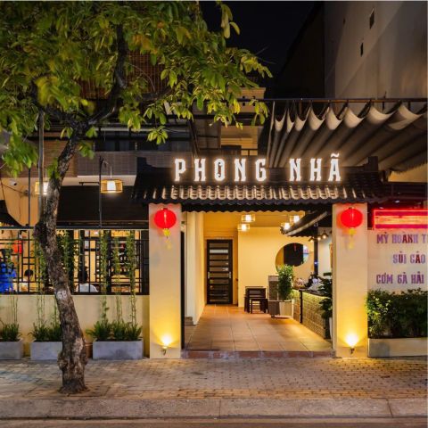 Loa treo tường phát nhạc nền cho Mỳ Hoành Thánh Phong Nhã, TP HCM, loa được thiết kế riêng cho quán, bật lớn không tạp âm, miễn phí công lắp đặt, bảo hành dài hạn 5 năm