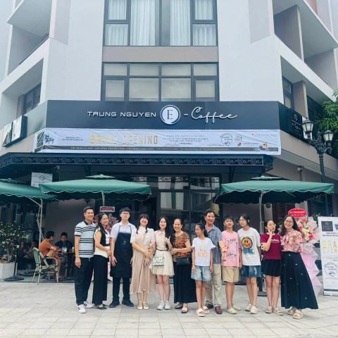 Loa treo tường phát nhạc nền cho Trung Nguyên E-Coffee Vinhomes Ocean Park 3, loa được thiết kế riêng cho quán, bật lớn không tạp âm, miễn phí công lắp đặt, bảo hành dài hạn 5 năm