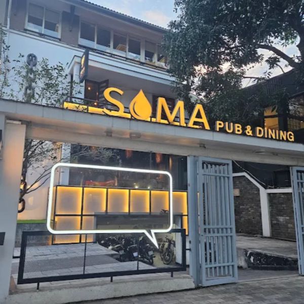 Loa treo tường không dây, phát nhạc nền cho Soma Pub & Dining, TP.Hà Nội, loa được thiết kế riêng cho quán, bật lớn không tạp âm, miễn phí công lắp đặt, bảo hành dài hạn 5 năm