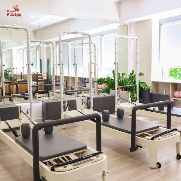 Loa treo tường phát nhạc nền cho FourT Pilates Academy - Phú Mỹ Hưng, TP. HCM, loa được thiết kế riêng cho quán, bật lớn không tạp âm, miễn phí công lắp đặt, bảo hành dài hạn 5 năm