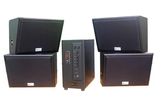 Dàn loa sân vườn: Amply A906 + 4 V130NT, Amply hai vùng âm lượng, loa được thiết kế riêng, bật lớn không tạp âm, miễn phí công lắp đặt, bảo hành dài hạn 5 năm.