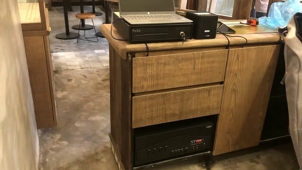 Loa thông báo, phát nhạc nền tự động Goldsound cho nhà hàng MONO Coffee Lab - Hồ Xuân Hương, Hà Nội, loa được thiết kế riêng cho quán, bật lớn không tạp âm, miễn phí công lắp đặt, bảo hành dài hạn 5 năm