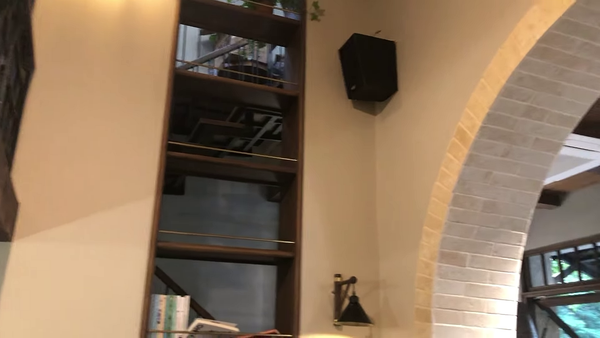 Loa thông báo, phát nhạc nền tự động Goldsound cho nhà hàng MONO Coffee Lab - Hồ Xuân Hương, Hà Nội, loa được thiết kế riêng cho quán, bật lớn không tạp âm, miễn phí công lắp đặt, bảo hành dài hạn 5 năm