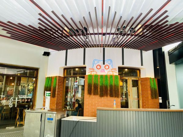 Loa treo tường phát nhạc nền tự động cho Corner Coffee & Beer, HN, loa được thiết kế riêng cho quán, bật lớn không tạp âm, miễn phí công lắp đặt, bảo hành dài hạn 5 năm