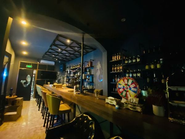 Loa không dây phát nhạc nền tự động Goldsound cho quán Luna Hanoi - snack Bar, loa được thiết kế riêng cho quán, bật lớn không tạp âm, miễn phí công lắp đặt, bảo hành dài hạn 5 năm