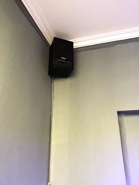 Loa không dây phát nhạc nền tự động Goldsound cho quán Luna Hanoi - snack Bar, loa được thiết kế riêng cho quán, bật lớn không tạp âm, miễn phí công lắp đặt, bảo hành dài hạn 5 năm