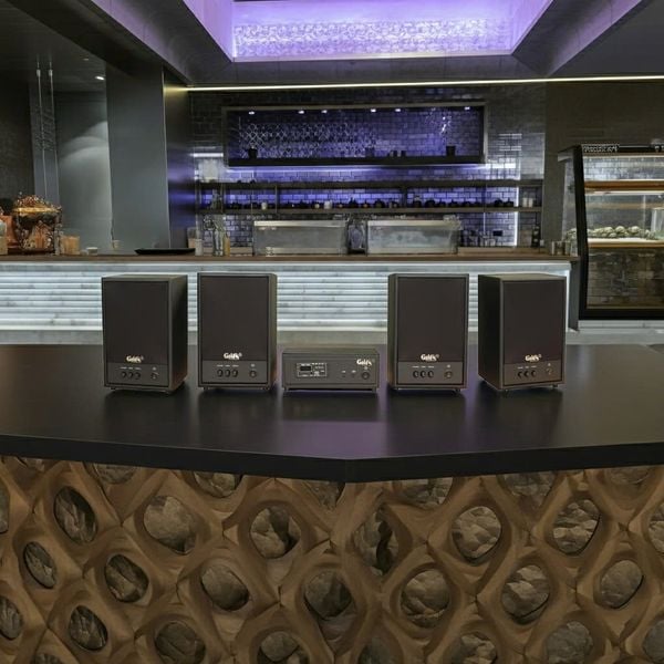 Dàn loa treo tường không dây, loa thông báo, loa phát nhạc tự động: 01 amply A50 Goldsound + 4 loa không dây C50 UHF Goldsound