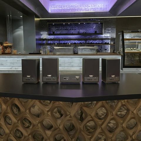 Dàn loa treo tường không dây, loa thông báo, loa phát nhạc tự động: 01 amply A50 Goldsound + 4 loa không dây C50 UHF Goldsound