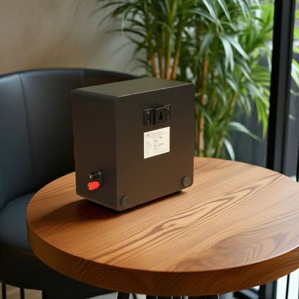 Loa vệ tinh treo tường C23 (số lượng 01 loa), công suất 20w, loa bass 4 inch, kích thước rộng 22 cm, cao 22 cm, sâu 14 cm, bảo hành dài hạn 5 năm.