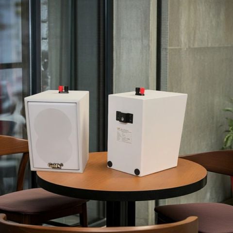 Loa vệ tinh treo tường C25 màu trắng (số lượng 01 loa), công suất 23w, loa bass 4 inch, treble 5 cm, kích thước rộng 17 cm, cao 24 cm, sâu 22.5 cm, bảo hành dài hạn 5 năm.