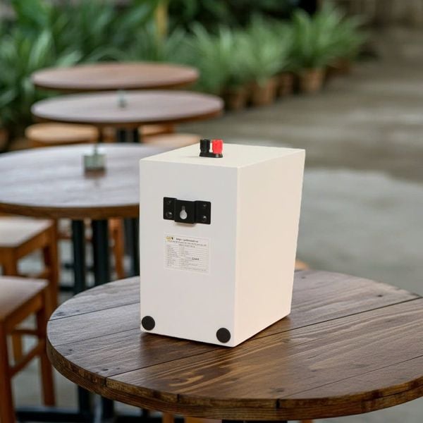 Loa vệ tinh treo tường C25 màu trắng (số lượng 01 loa), công suất 23w, loa bass 4 inch, treble 5 cm, kích thước rộng 17 cm, cao 24 cm, sâu 22.5 cm, bảo hành dài hạn 5 năm.