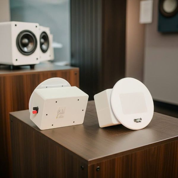 Loa âm trần VAT50 (số lượng 1 loa), công suất 38w, loa bass 4 inch, treble 2 inch, kích thước rộng 25 cm, cao 17 cm, sâu 11 cm, bảo hành dài hạn 5 năm.