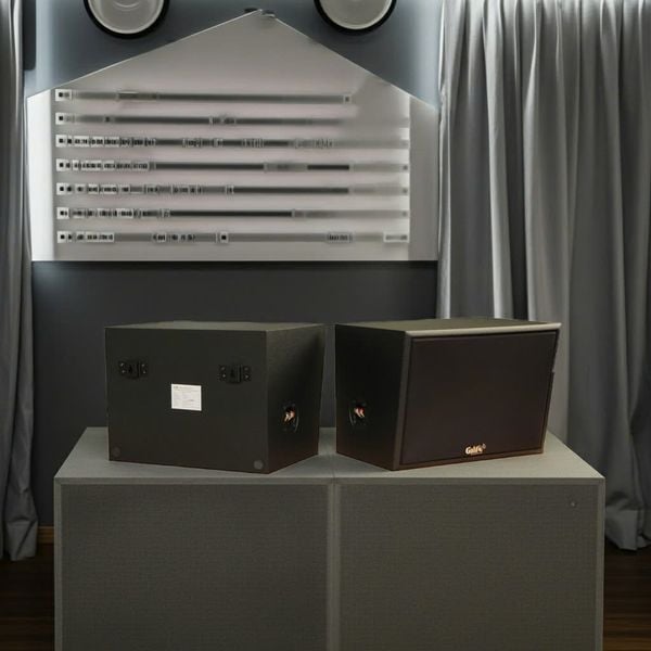 Loa treo tường C130 (số lượng 1 loa), công suất 130w, loa bass 20 cm, treble 10 cm, kích thước rộng 37 cm, cao 27.5 cm, sâu 28.5 cm, bảo hành dài hạn 5 năm.