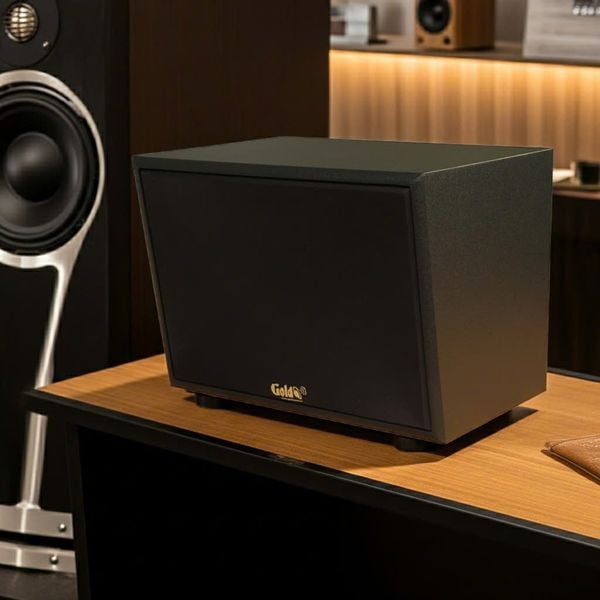 Loa treo tường C130 (số lượng 1 loa), công suất 130w, loa bass 20 cm, treble 10 cm, kích thước rộng 37 cm, cao 27.5 cm, sâu 28.5 cm, bảo hành dài hạn 5 năm.