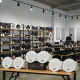 Dàn loa âm trần không dây: 01 amply A50 Goldsound + 6 loa âm trần không dây VAT37 UHF Goldsound, loa được thiết kế riêng cho quán, bật lớn không tạp âm, bảo hành dài hạn 5 năm.