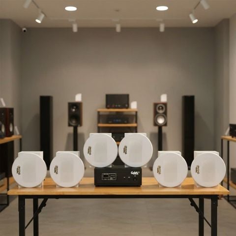 Dàn loa âm trần không dây: 01 amply A50 Goldsound + 6 loa âm trần không dây VAT37 UHF Goldsound, loa được thiết kế riêng cho quán, bật lớn không tạp âm, bảo hành dài hạn 5 năm.