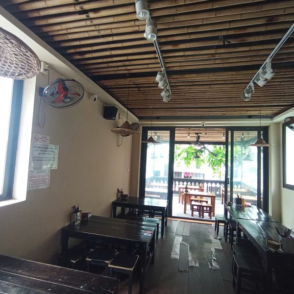 Loa treo tường phát nhạc nền cho nhà hàng Tường Viên, Hà Nội, loa được thiết kế riêng cho quán, bật lớn không tạp âm, miễn phí công lắp đặt, bảo hành dài hạn 5 năm