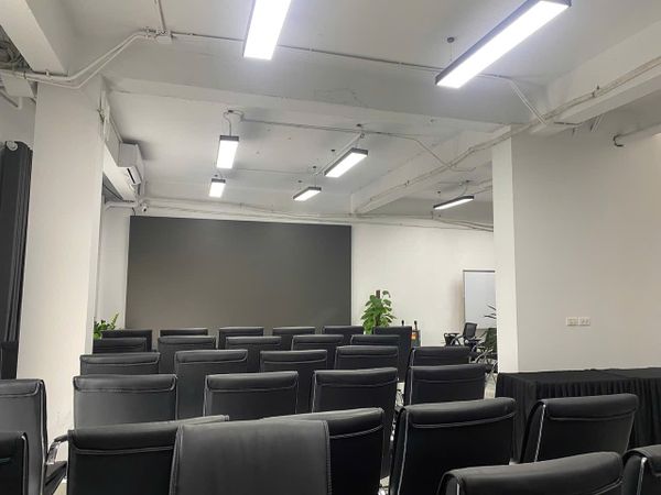 Loa hội trường, loa hội thảo cho văn phòng Elite Capital, Hà Nội, loa được thiết kế riêng cho quán, bật lớn không tạp âm, miễn phí công lắp đặt, bảo hành dài hạn 5 năm