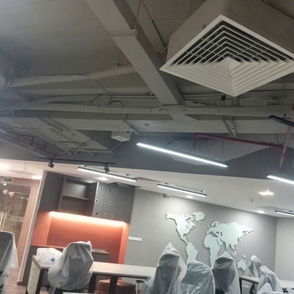 Loa thả trần phát thông báo, phát nhạc cho văn phòng HIGAME, Hà Nội, loa được thiết kế riêng cho quán, bật lớn không tạp âm, miễn phí công lắp đặt, bảo hành dài hạn 5 năm
