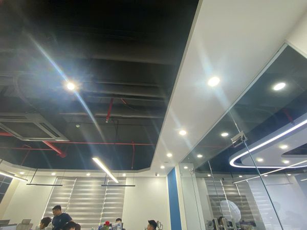 Loa âm trần phát thông báo, phát nhạc cho văn phòng công ty Trường Long Phát, Hà Nội, loa được thiết kế riêng cho quán, bật lớn không tạp âm, miễn phí công lắp đặt, bảo hành dài hạn 5 năm