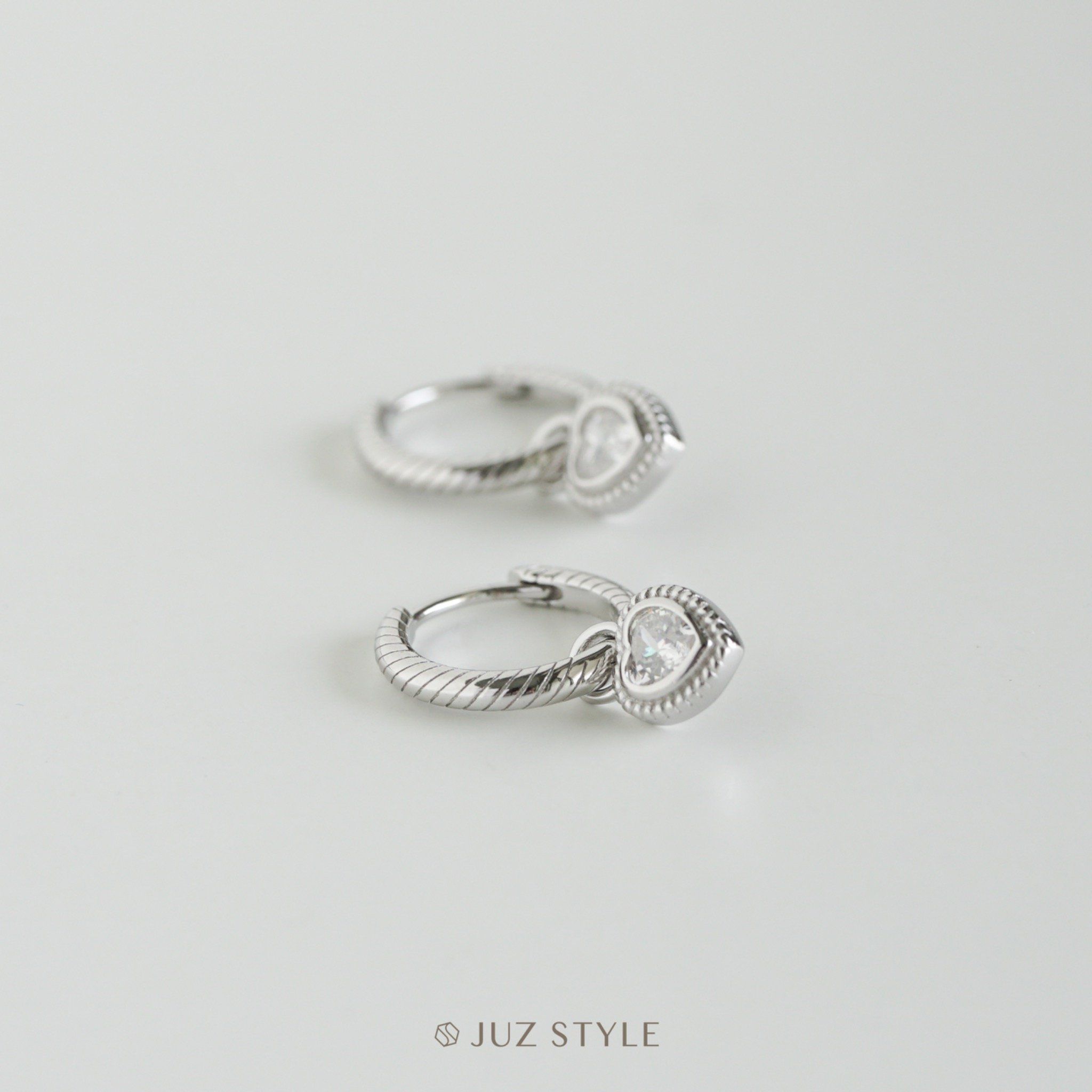  Bông tai bạc twist hoop & cz heart charm 