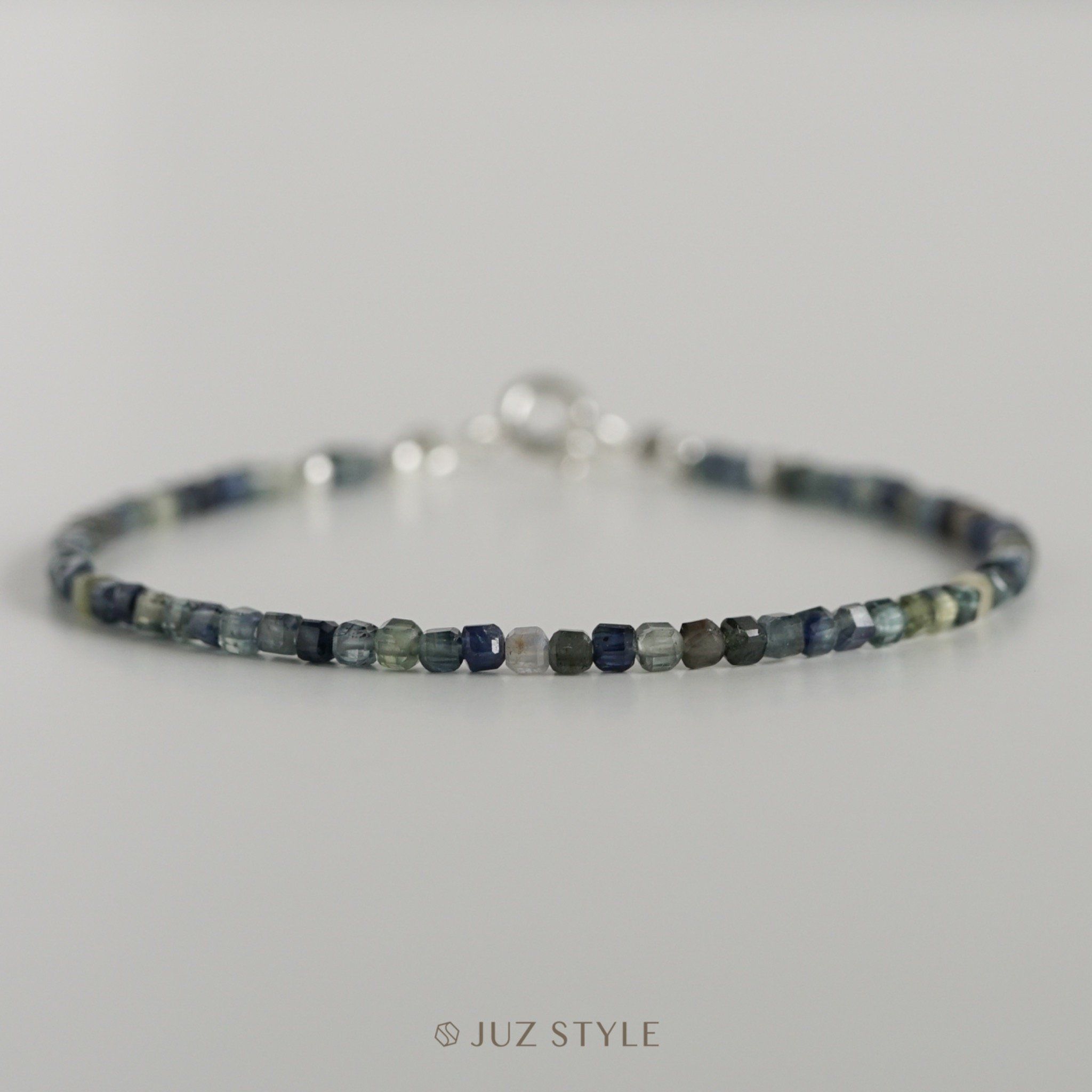  Vòng tay đá Sapphire cube 2mm 