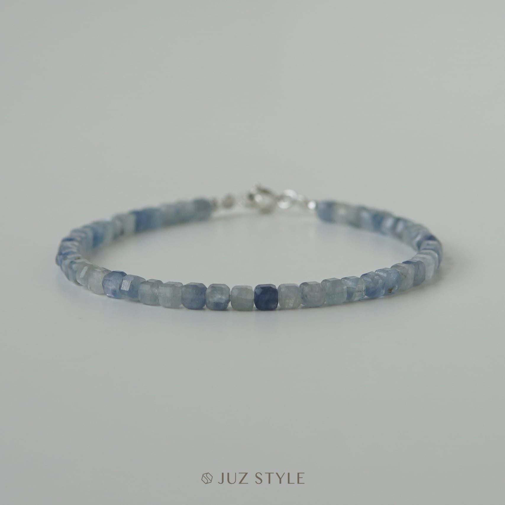  Vòng tay đá Kyanite cube 3mm 