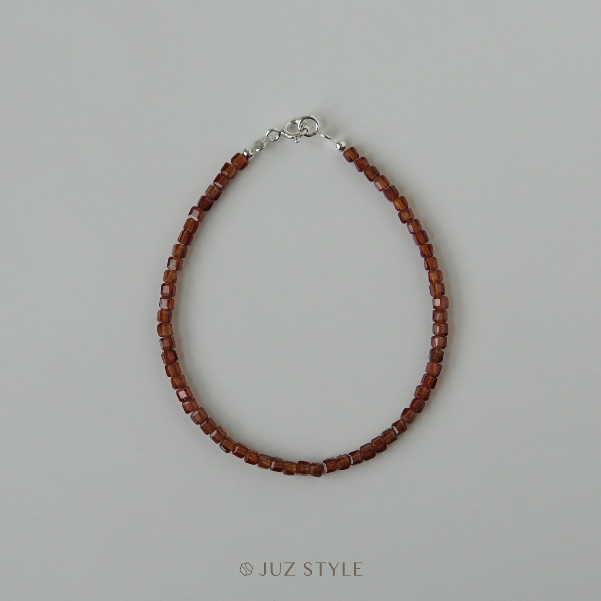 Vòng tay đá Garnet cube 2.4mm 