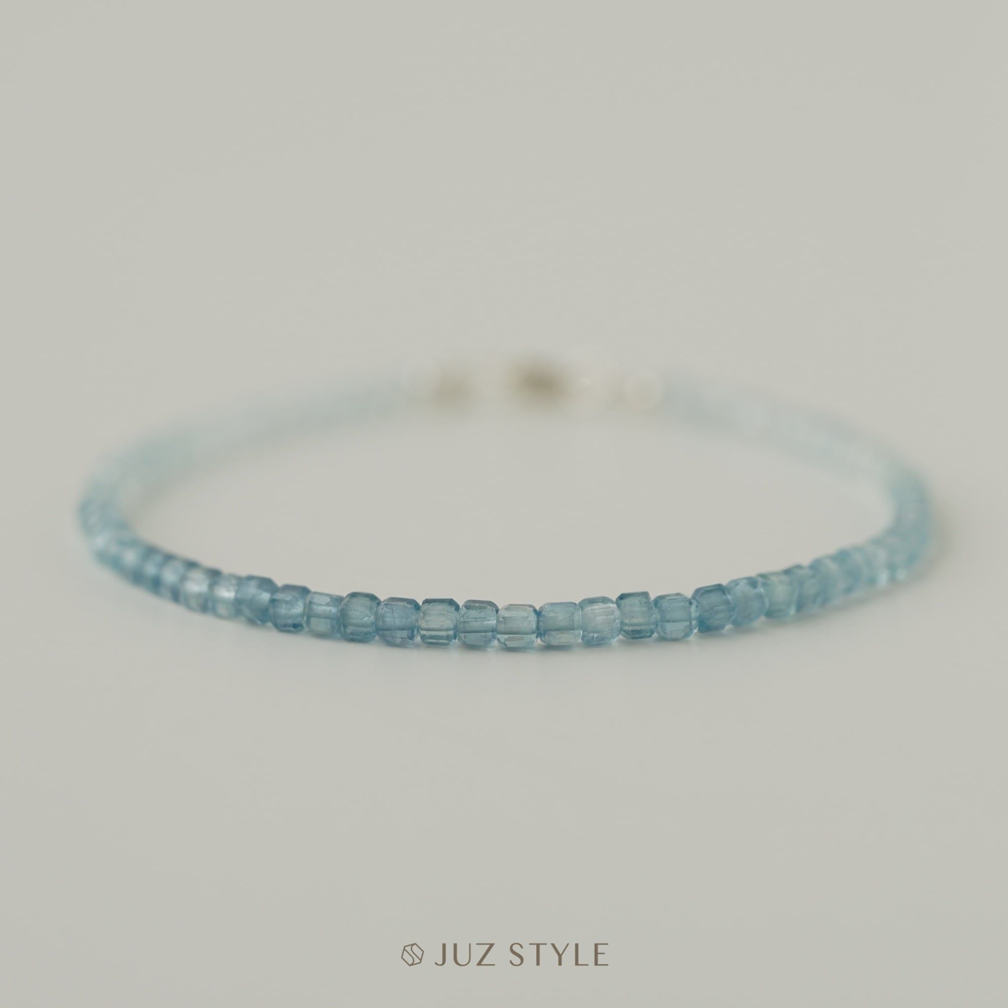  Vòng tay đá Aquamarine cube Ombré 2.3mm 