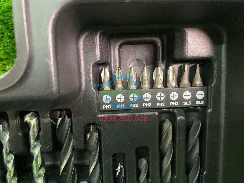 Máy Khoan Búa Makita M8103KX2B Kèm 26 Phụ Kiện Chính Hãng Có Sẵn Tại Minh Triết - hình ảnh sản phẩm thực tế 5