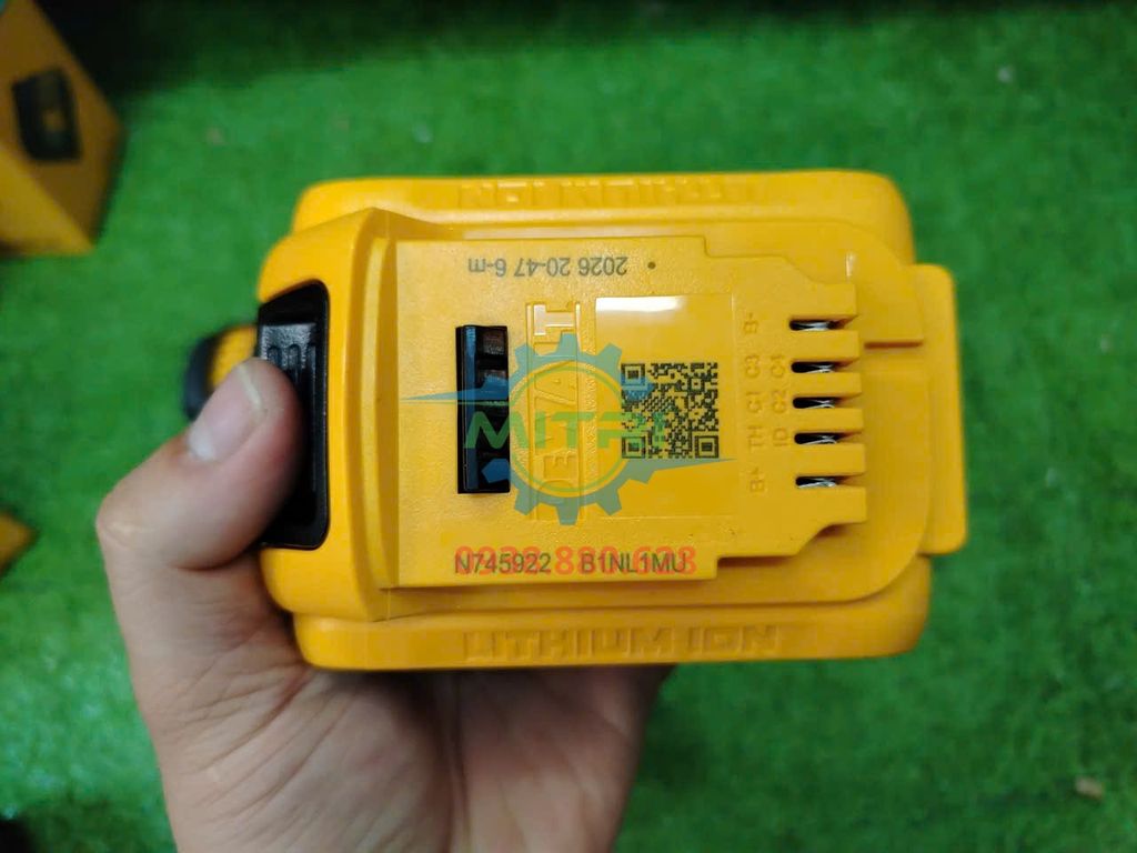 Máy siết bu lông 18/20V DeWalt DCF900N-B1 Có Hàng Sẵn Tại Minh Triết - hình ảnh sản phẩm thực tế 8