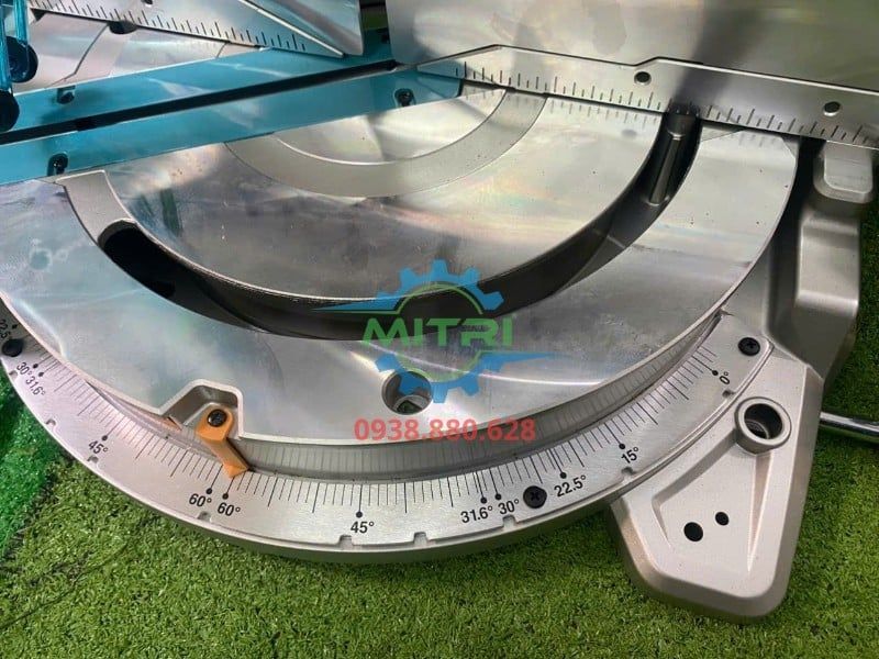Máy Cưa Đa Góc Trượt Dùng Pin Makita DLS211Z Chính Hãng – 36V, Lưỡi 305mm, Combo 2 Pin 5.0Ah + 1 Sạc - hình ảnh sản phẩm thực tế 10